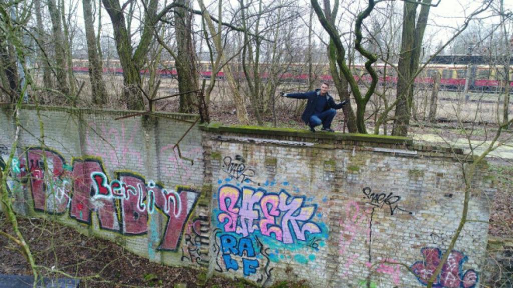 Christian Bormann sobre el trozo de muro que ha descubierto en Berlín