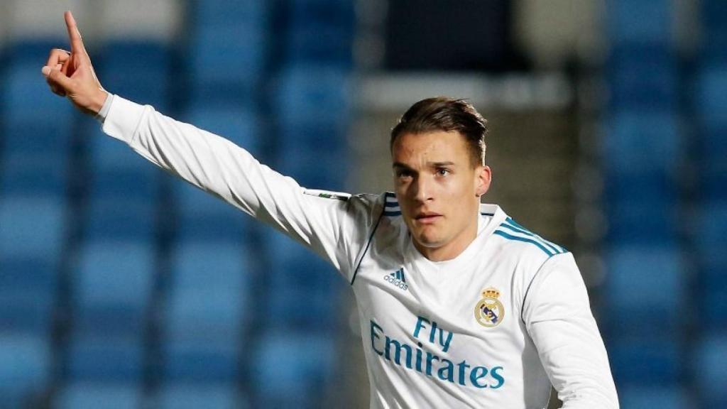 Quezada celebra su gol con el Castilla