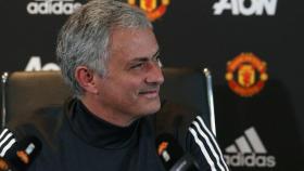 Mourinho en rueda de prensa. Foto Twitter (@ManUtd)