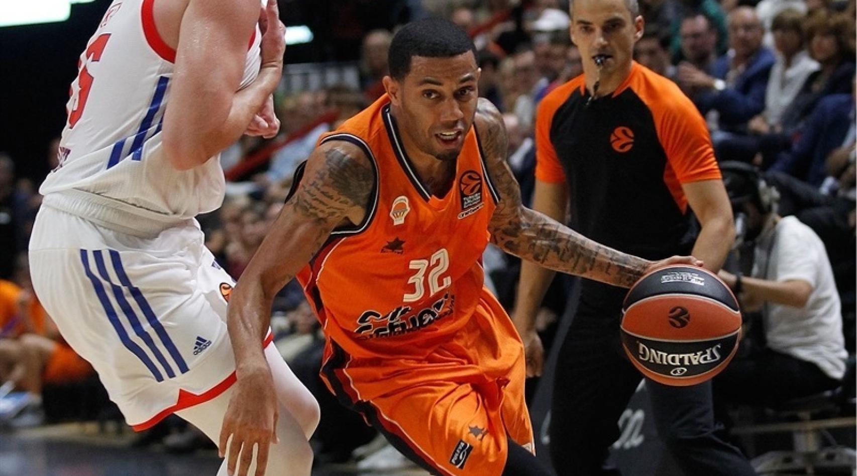 Erick Green intenta anotar en la ida ante el Efes.