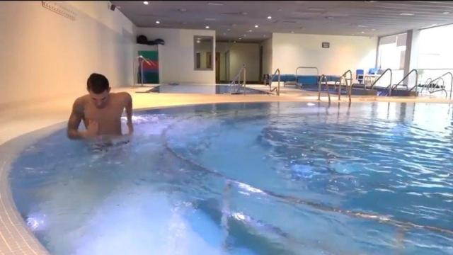 Ceballos entrena en la piscina