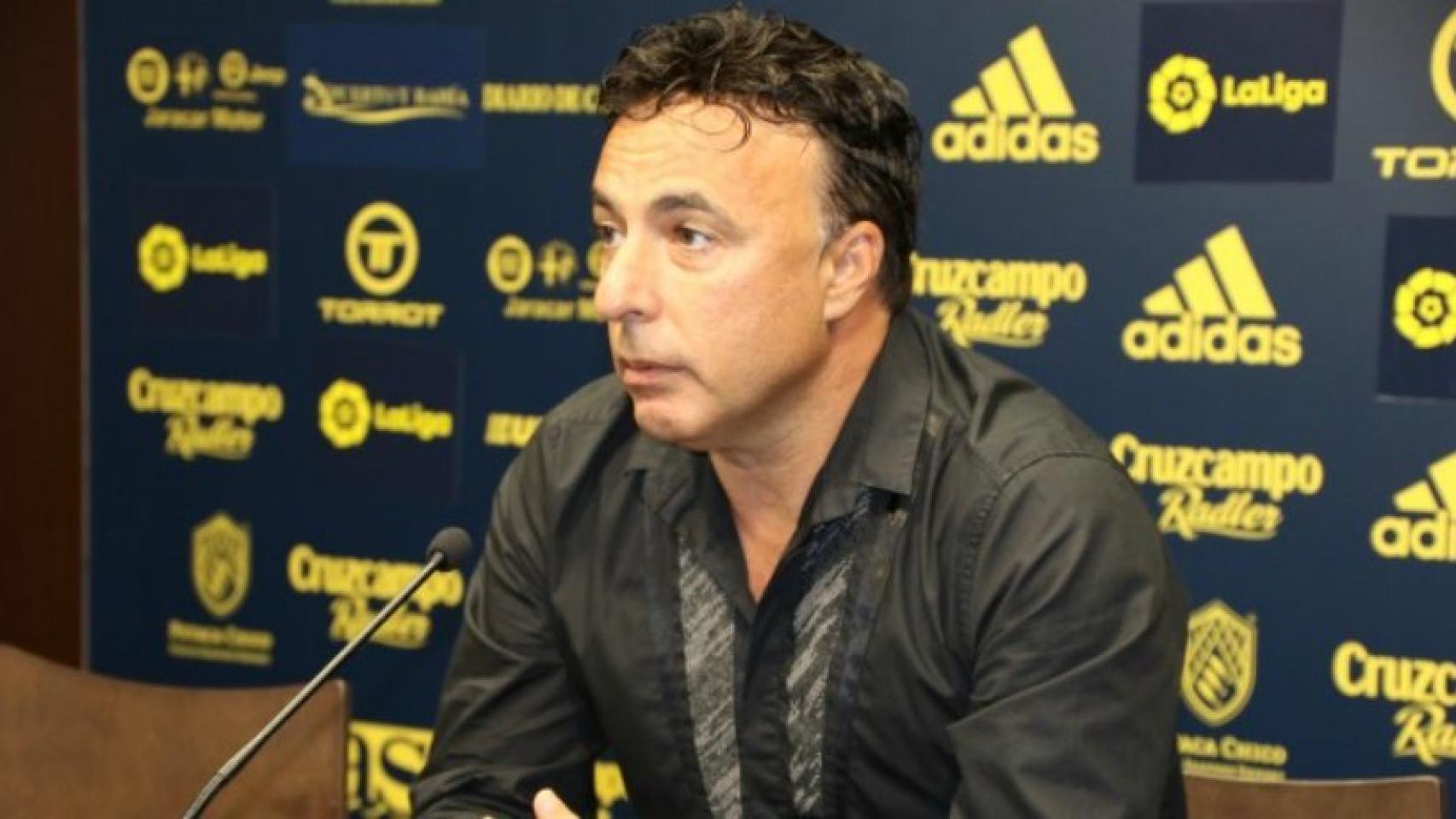 Quique Pina en una conferencia del Cádiz. Foto: cadizcf.com