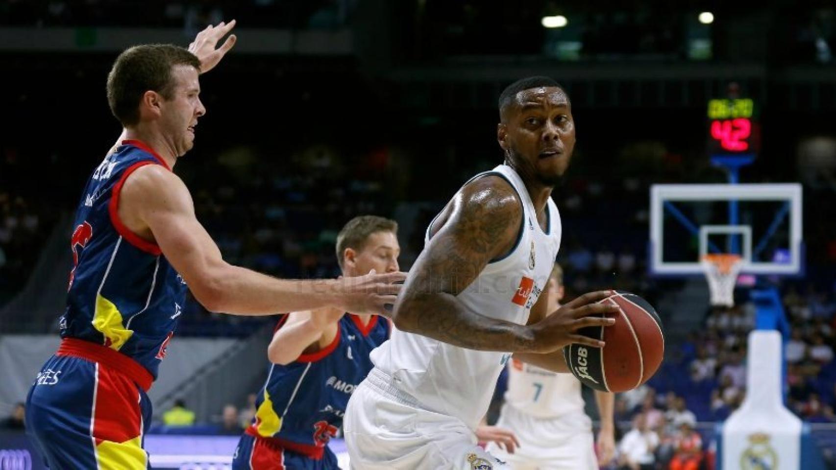 Trey Thompkins en el encuentro ante Andorra