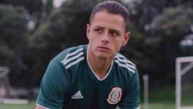 Chicharito posando con la camiseta de México. Foto: Instagram (ch14_instagram).