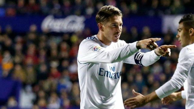 Sergio Ramos celebra su gol al Levante