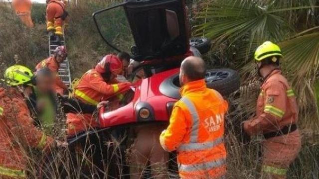 Los bomberos rescatan a la mujer de 84 años