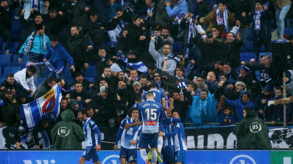 Cornellà celebra el gol de Gerard Moreno.