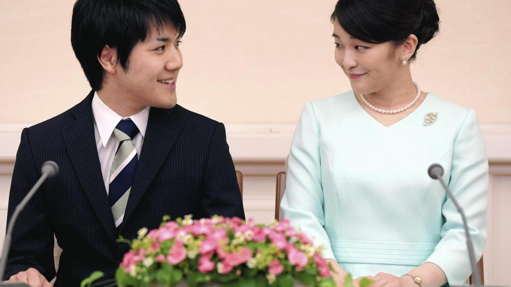 La princesa Mako de Japón junto a su prometido, Kei Komuro.