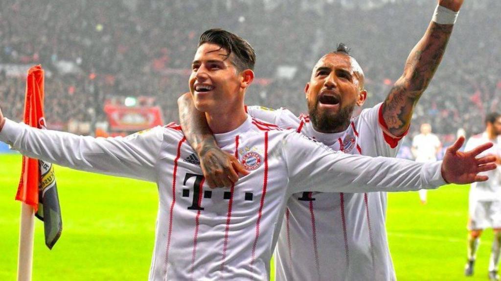 James Rodríguez y Arturo Vidal. Foto: Twitter (@FCBayern)