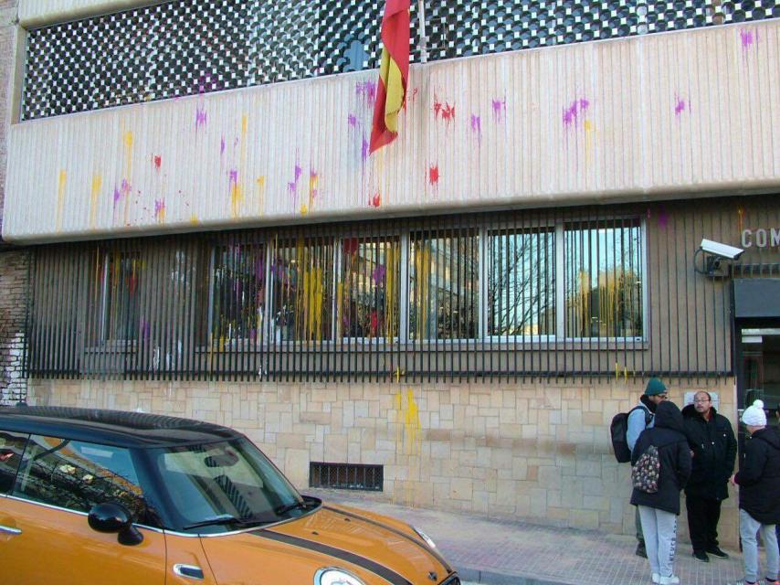 La comisaría de Terrassa fue atacada por seis encapuchados