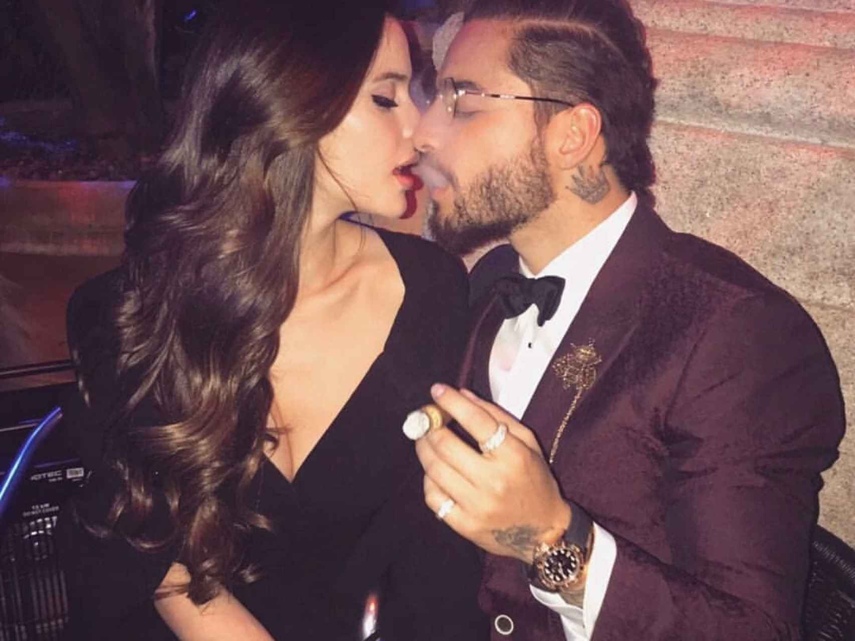 Maluma y su novia Natalia Barulích sellan su amor con un tatuaje juntos