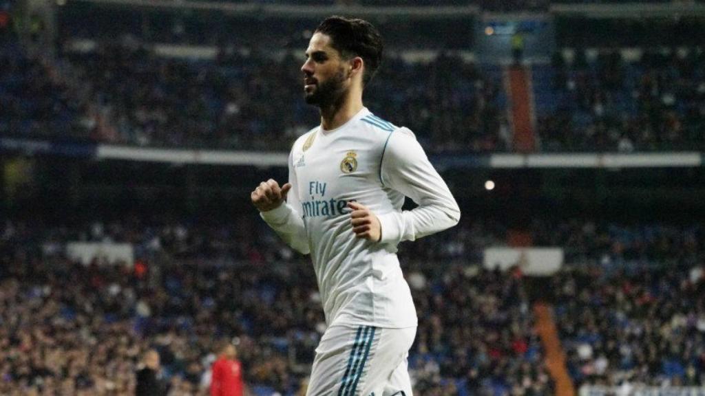 Isco se retira del campo. Foto: Virginia López / El Bernabéu