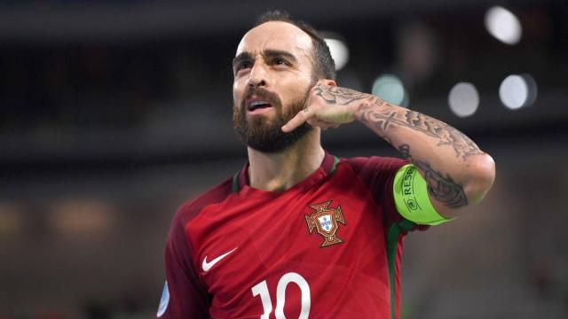 Ricardinho celebra un gol.