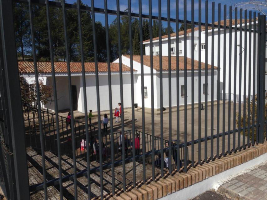 Patio del colegio en el que se habría cometido la agresión sexual.