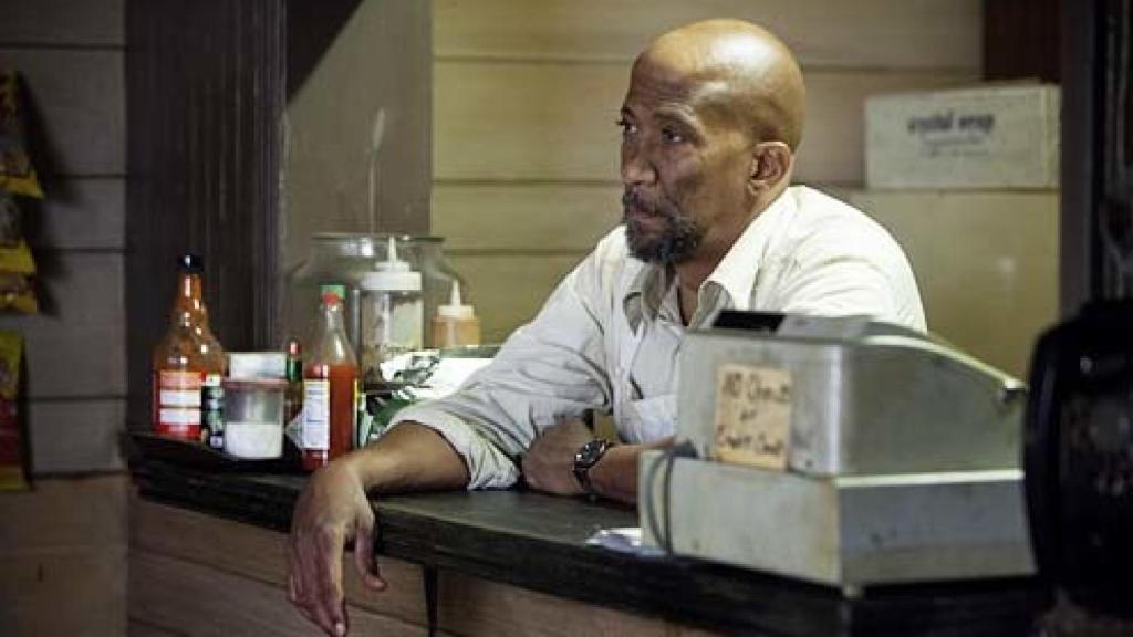 Reg E. Cathey como Freddy Hayes