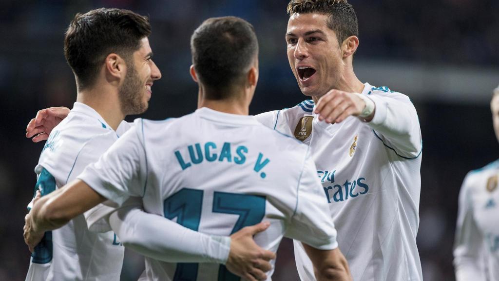 Cristiano celebra un gol con Lucas Vázquez y Asensio.