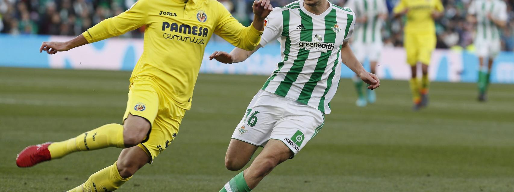 Álvaro González ante el Betis.