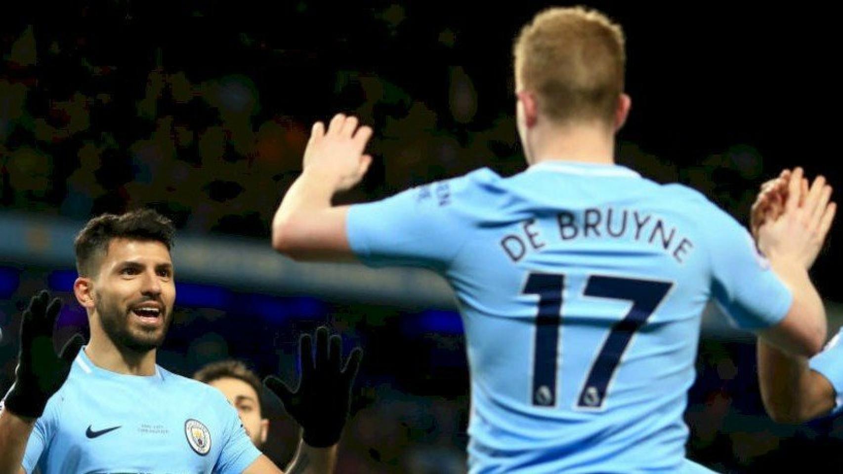 Agüero y De Bruyne celebran un gol con el City. Foto: mancity.com