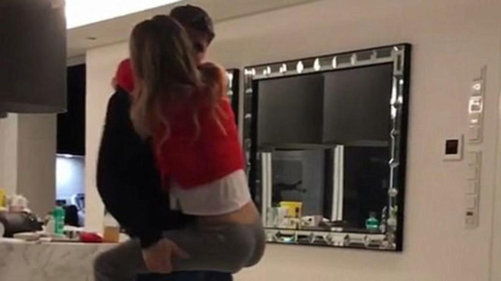 Álvaro Morata en el baile con su novia Alice Campello.