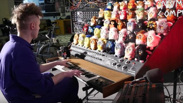 El órgano de Furbys, la última pesadilla musical.