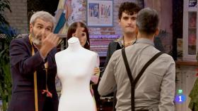 Dos maniquís vacíos en el estreno de 'Maestros de la costura'