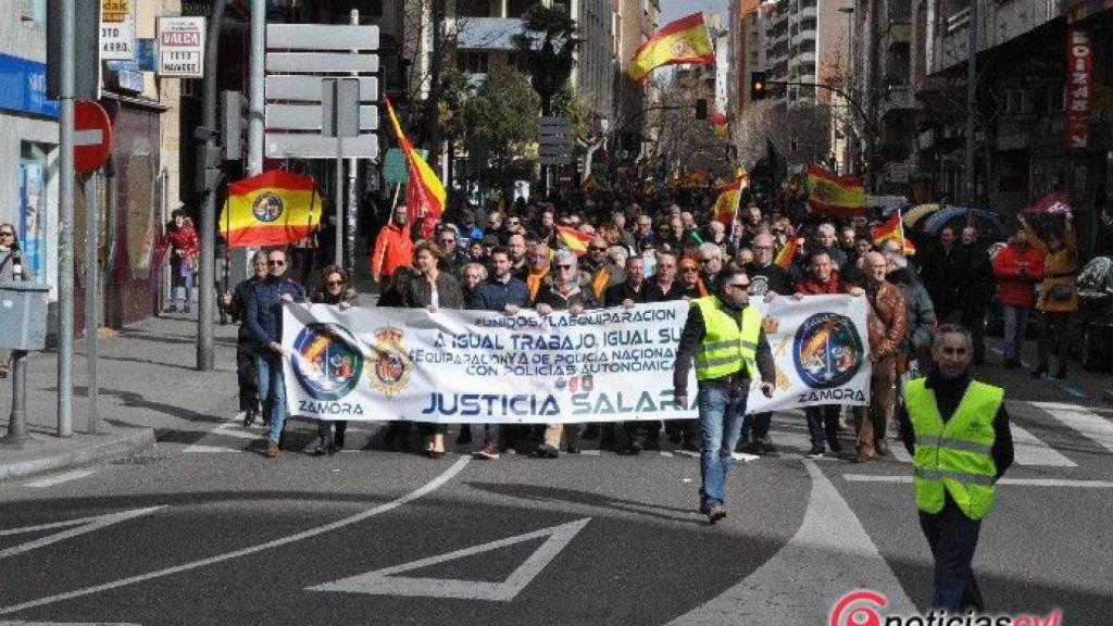 zamora manifestacion policia equiparacion salarial 15