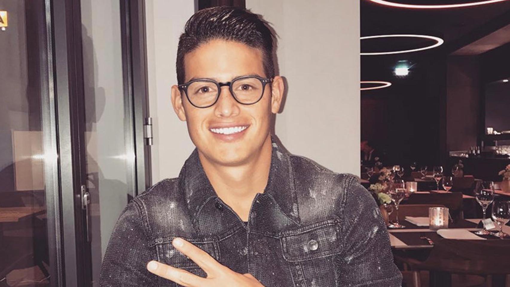 James Rodríguez, de cena en un restaurante Foto: Instagram (@jamesrodriguez10)