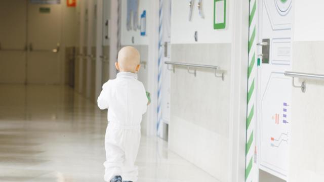 Un paciente pediátrico con cáncer en las instalaciones del Hospital General Universitario Gregorio Marañón.