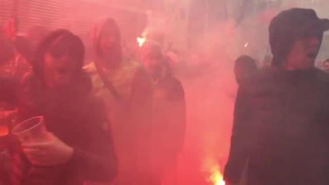 Los ultras del PSG llenan Madrid de bengalas