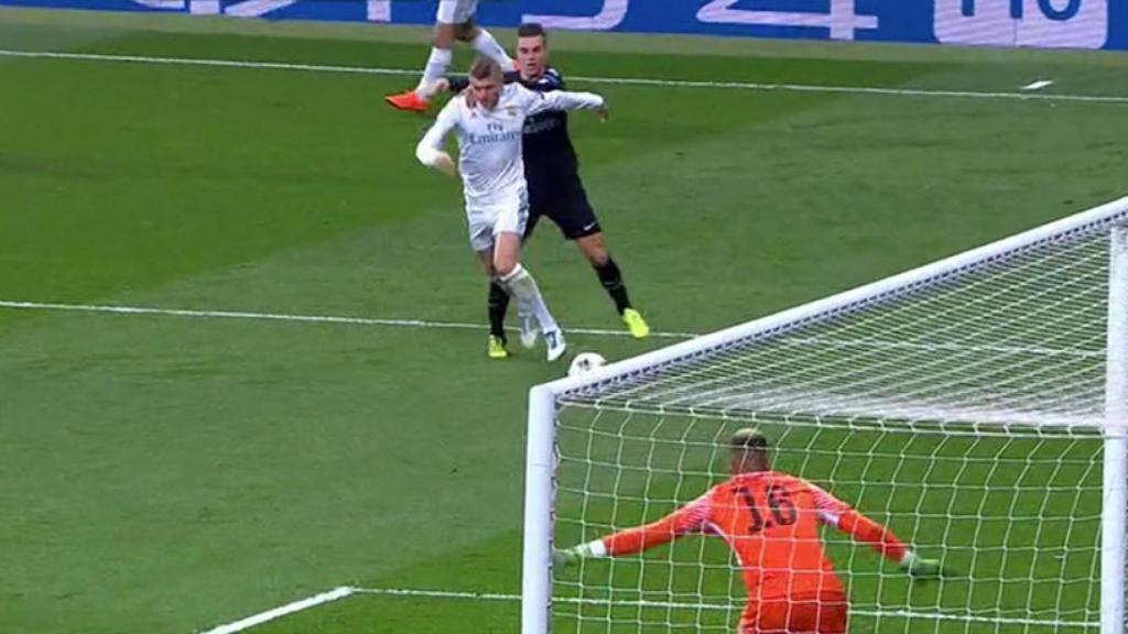 Penalti sobre Toni Kroos