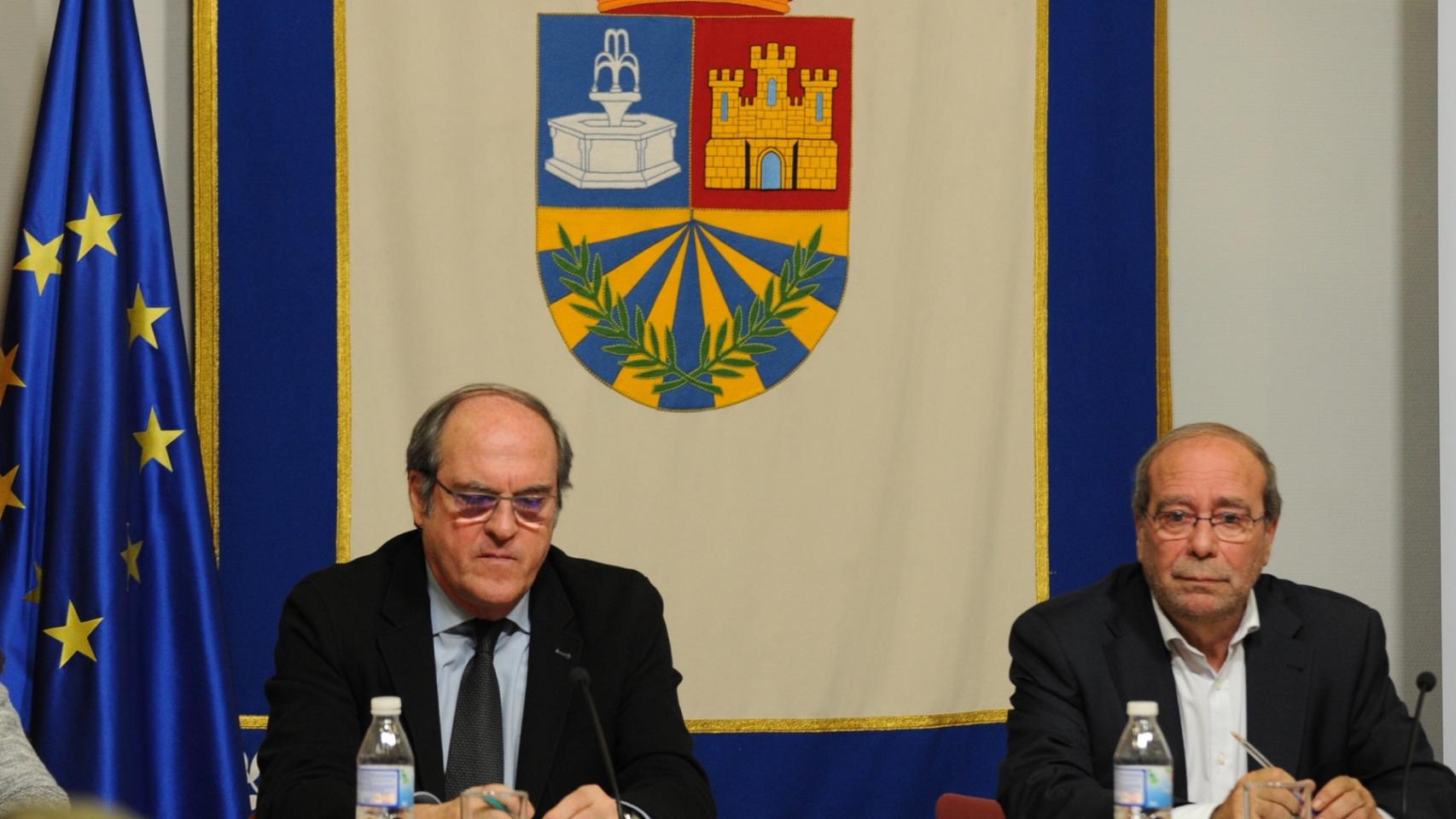 Gabilondo, portavoz en la Asamblea, junto al presidente del PSOE-M Manuel Robles.