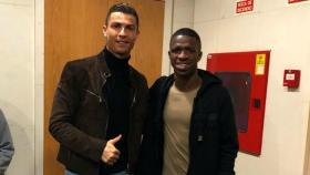 Cristiano y Vinicius. Foto Twitter (@vini11Oficial)