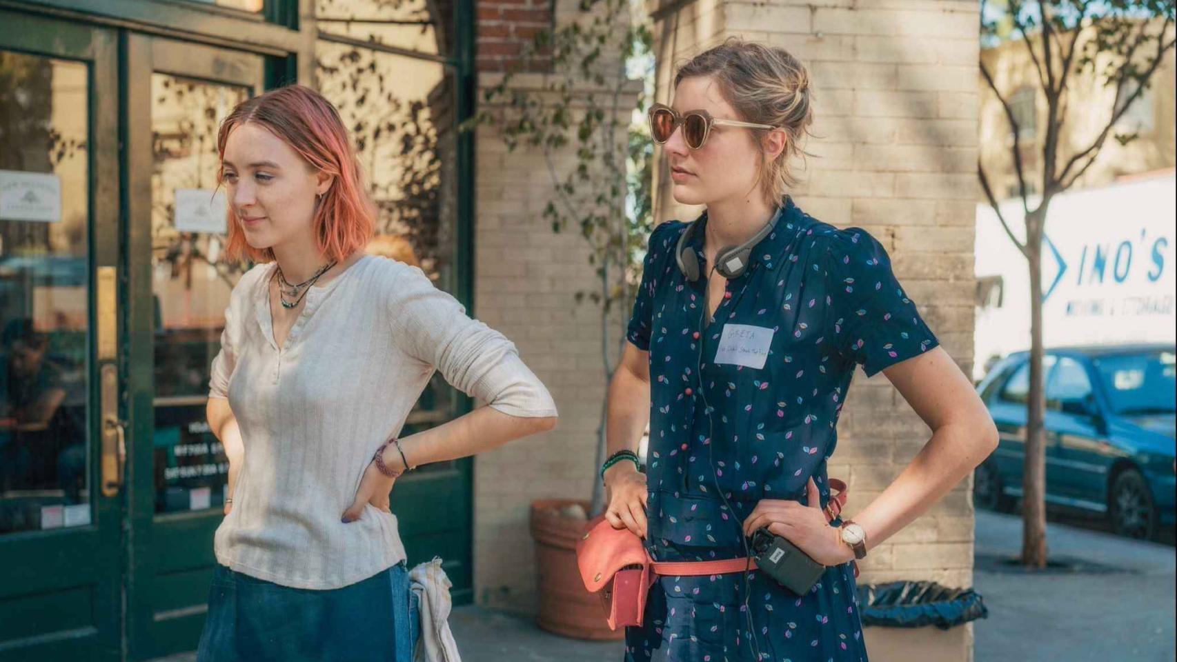 Greta Gerwig junto a Saoirse Ronan en el rodaje de Lady Bird.