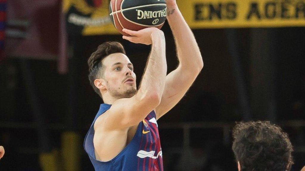 Thomas Heurtel tirando a canasta. Imagen: twitter (@FCBbasket)