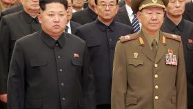 Kim Jong-un junto a Hwang Pyong-so.