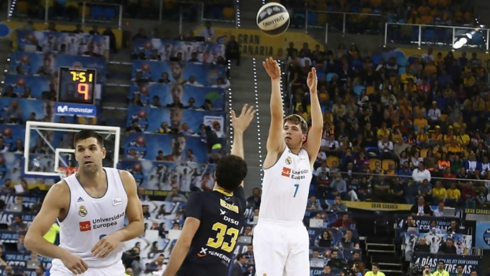 Doncic lanzando de tres en la Copa. Foto: acb.com