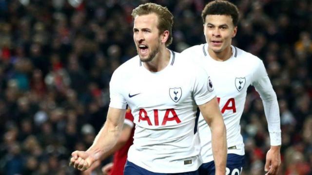 Kane celebra junto a Alli un gol. Foto Twitter (@Spurs_ES)