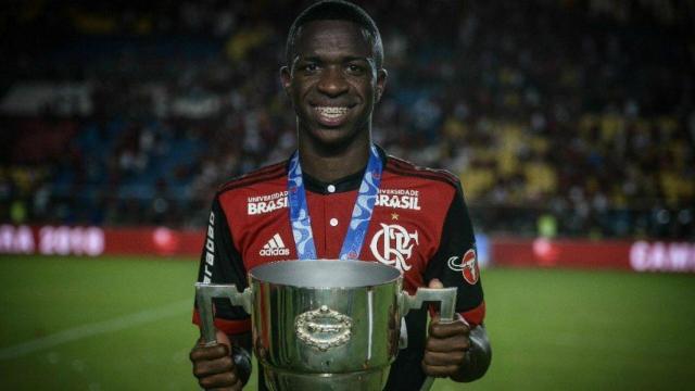 Vinicius gana su primer título con el Flamengo. Foto Twitter (@Flamengo)