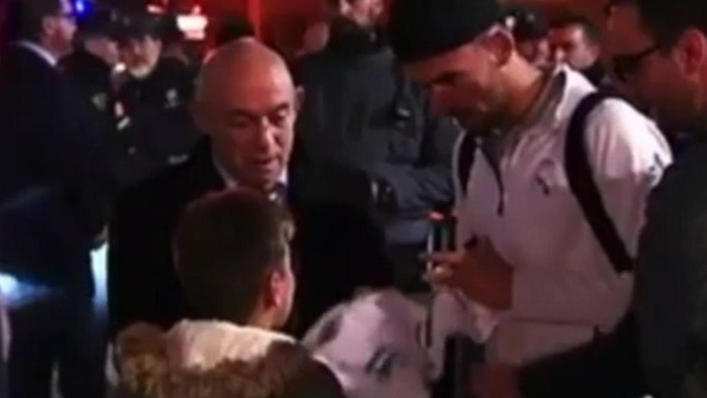 El gesto de Ceballos con un aficionado del Real Madrid