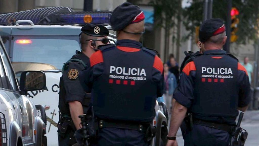 Mossos d'esquadra patrullando el día 1 de octubre.