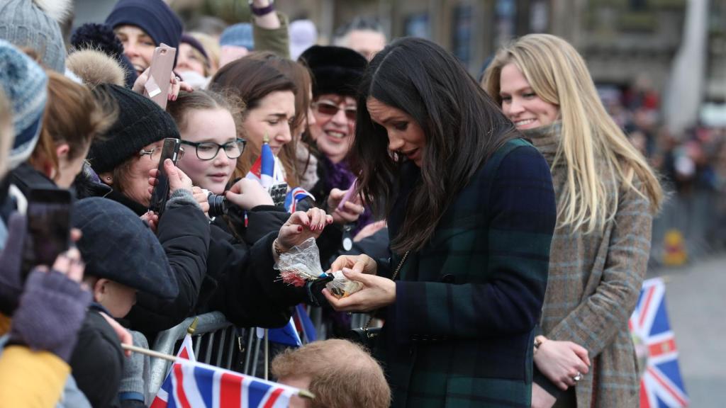 Pickerill permanece atenta pero detrás de Meghan.