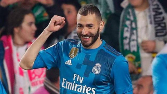 Benzema celebra un gol