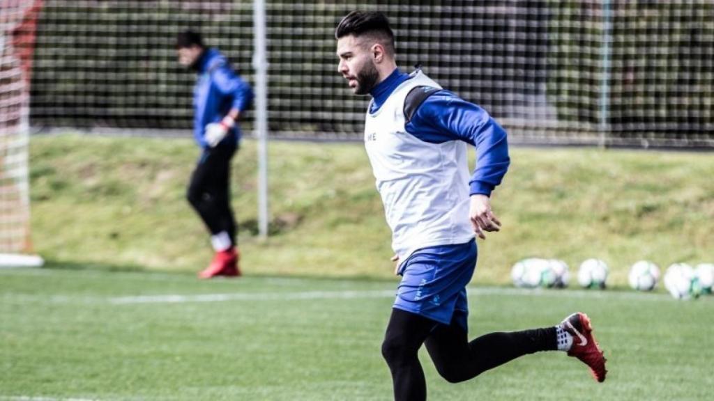 Rubén Duarte en un entrenamiento del Alavés. Foto: Twitter (@RubenDuarte_28).