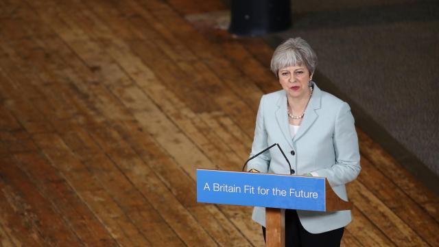 Theresa May, durante una conferencia en Derby.