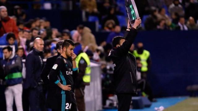 El momento del cambio de Ceballos en Butarque.