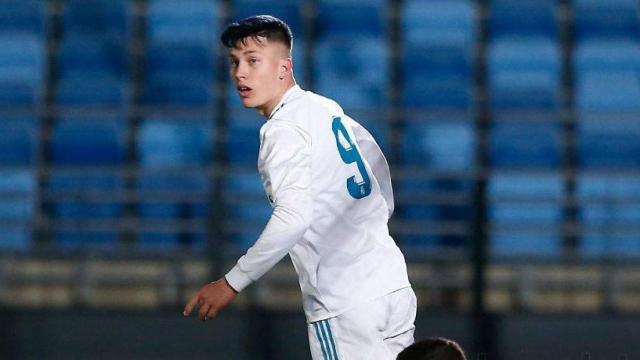 Cristo celebra un gol con el Castilla