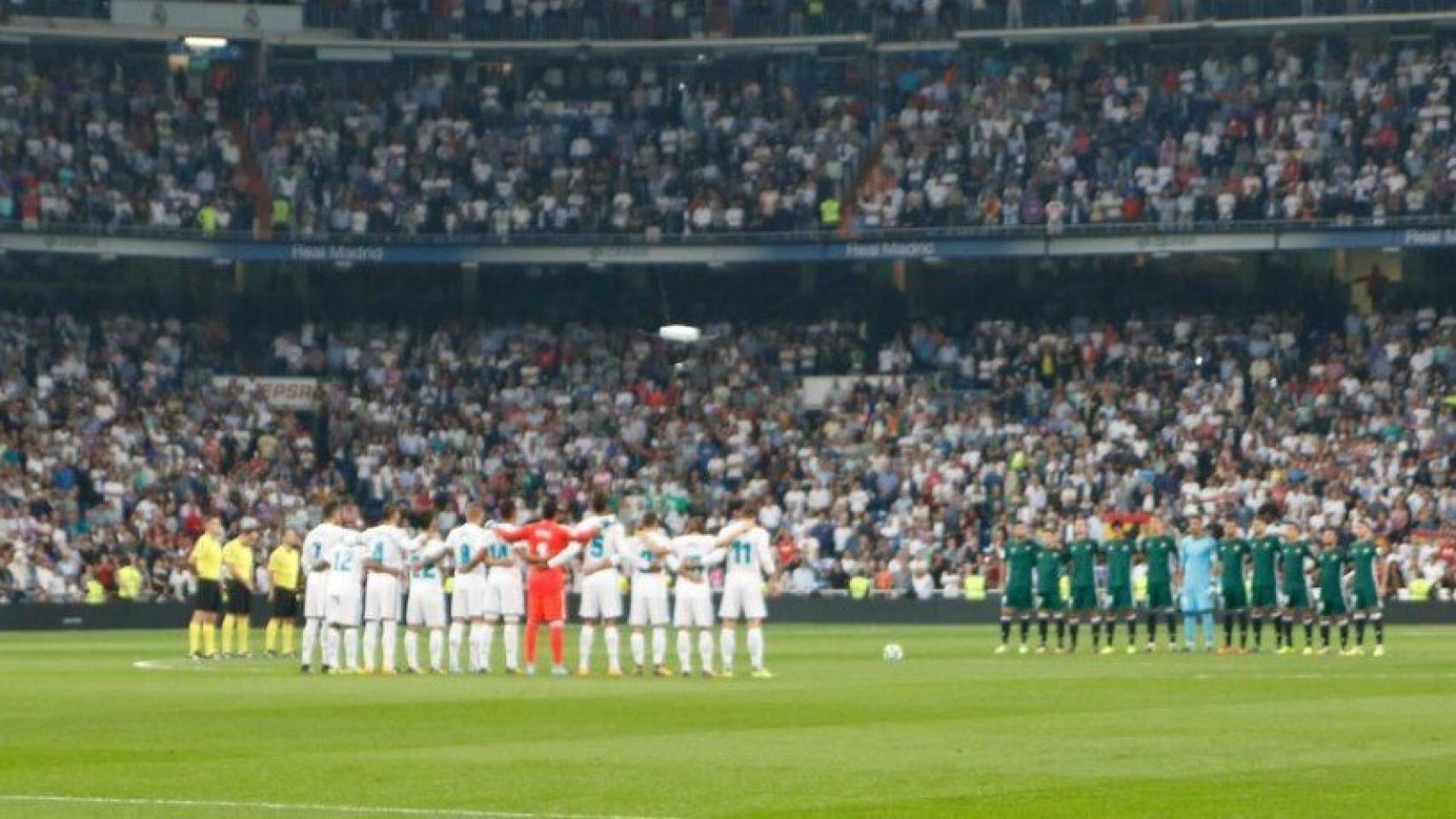 Minuto de silencio por las víctimas de México. Foto: Pedro Rodríguez / El Bernabéu