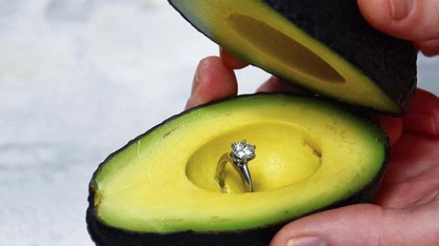 Pedir matrimonio con un aguacate: la tendencia healthy que mata el romanticismo