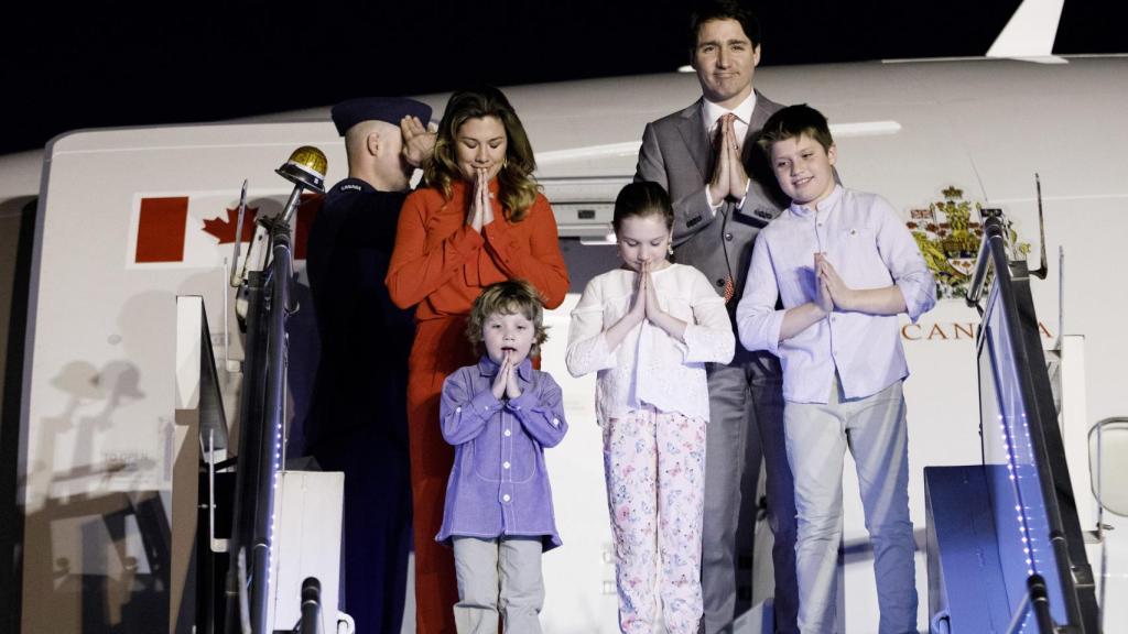 Los Trudeau a su llegada a Nueva Delhi.