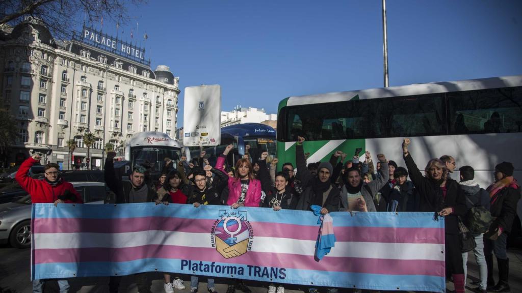 Los manifestantes en la plaza de Neptuno a escasos metros del Congreso de los Diputados